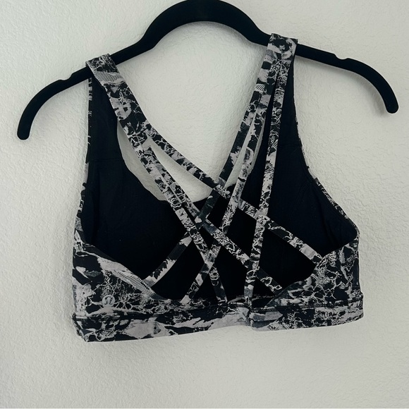 Lululemon Energy sports bra 8 - Picture 4 of 4